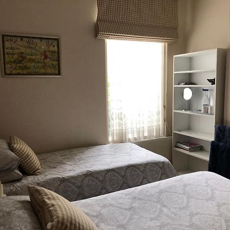 Helena Host Family Bed and Breakfast London Exteriör bild