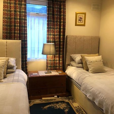 Helena Host Family Bed and Breakfast London Exteriör bild